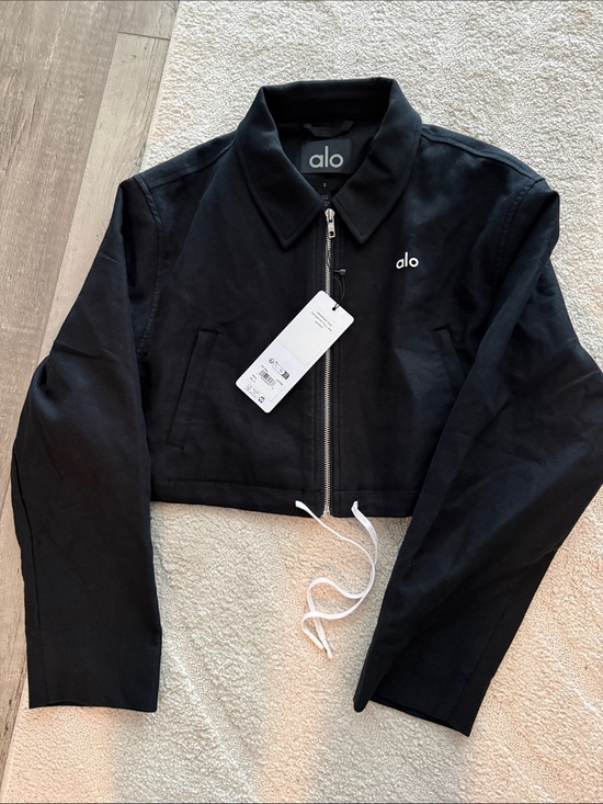 ALO Yoga Jackets & Blazers - ALO Yoga Black Cropped Zip Jacket with Drawcord